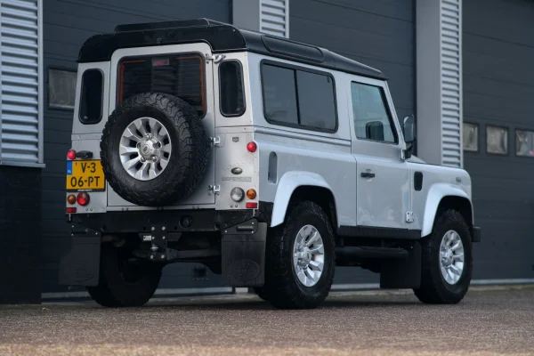 Foto 1 van fotogallerij Land Rover Defender 90 SE 2.4 TD4 Youngtimer Grijskenteken uit 2007
