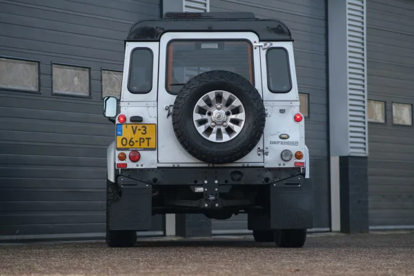 Foto 4 van fotogallerij Land Rover Defender 90 SE 2.4 TD4 Youngtimer Grijskenteken uit 2007