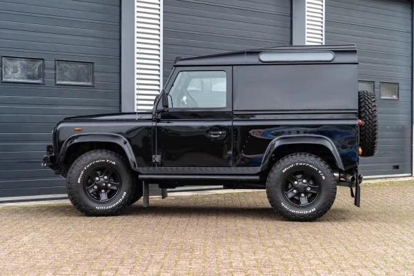 Foto 4 van fotogallerij Land Rover Defender 90 TD5 Hard Top Grijskenteken uit 2004