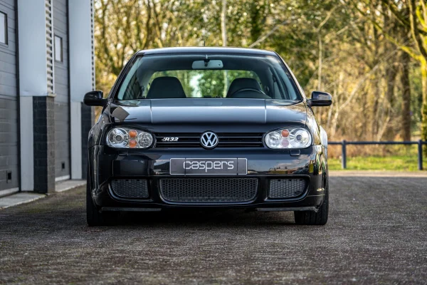 Foto 4 van fotogallerij Volkswagen Golf 4 3.2 VR6 R32 uit 2003