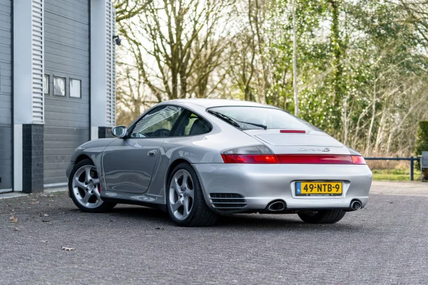 Foto 1 van fotogallerij Porsche 911 996 3.6 Carrera 4S uit 2002