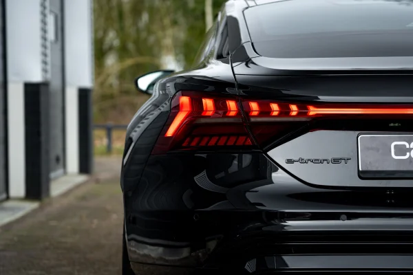 Foto 19 van fotogallerij Audi e-tron GT 93 kWh uit 2022