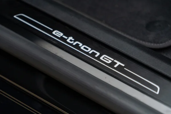 Foto 48 van fotogallerij Audi e-tron GT 93 kWh uit 2022