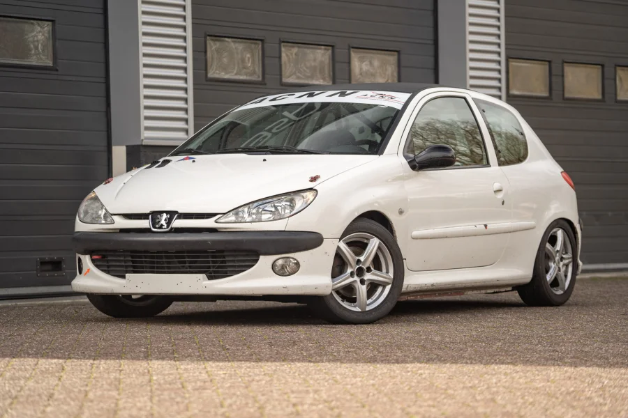 Foto 0 van fotogallerij Peugeot 206 trackday Raceauto uit 2000