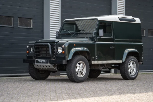 Foto 2 van fotogallerij Land Rover Defender 90 Grijskenteken uit 1998