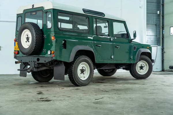 Foto 1 van fotogallerij Land Rover Defender 110 TD5 Youngtimer 9p uit 2004