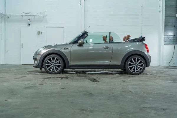 Foto 4 van fotogallerij MINI Cooper Cabrio Chili Serious Business uit 2018