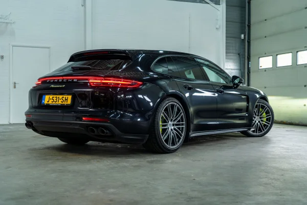 Foto 1 van fotogallerij Porsche Panamera Sport Turismo E-hybrid uit 2019