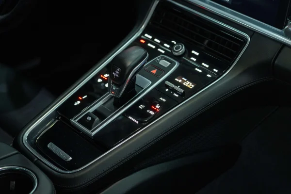Foto 18 van fotogallerij Porsche Panamera Sport Turismo E-hybrid uit 2019