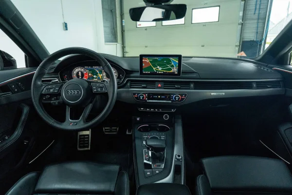 Foto 24 van fotogallerij Audi RS4 Avant uit 2018