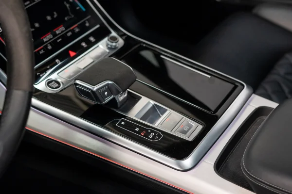 Foto 33 van fotogallerij Audi Q7 60 TFSI-e Quattro Competition uit 2020