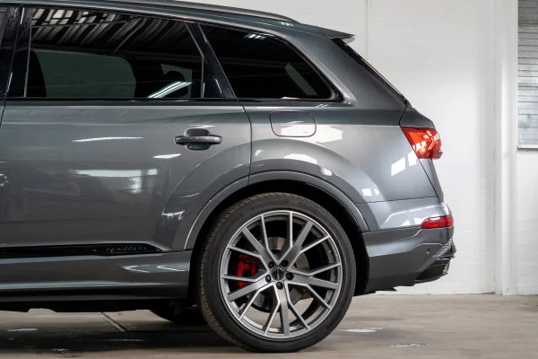 Foto 16 van fotogallerij Audi Q7 60 TFSI-e Quattro Competition uit 2020