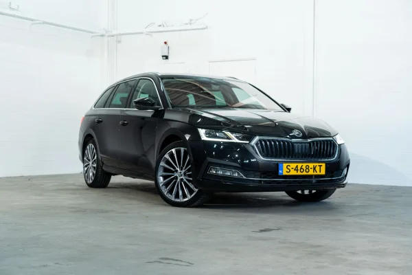 Foto 2 van fotogallerij Skoda Octavia Combi 1.4 TSI PHEV iV First Edition uit 2020