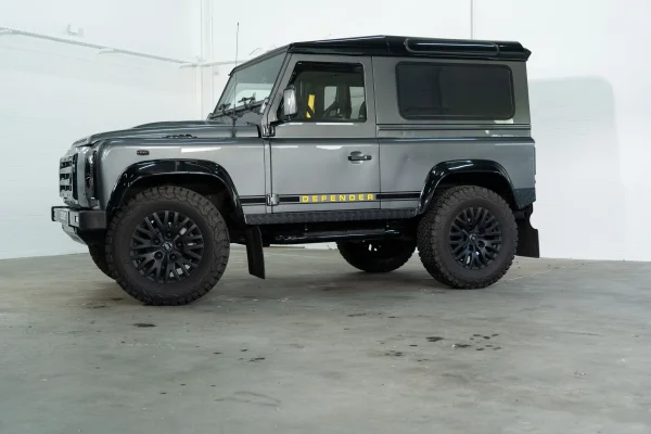 Foto 4 van fotogallerij Land Rover Defender 90 'GTS' uitgevoerd uit 2014