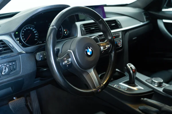 Foto 32 van fotogallerij BMW 320i Touring F31 M Sport LCI uit 2018