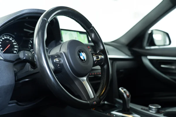 Foto 33 van fotogallerij BMW 320i Touring F31 M Sport LCI uit 2018