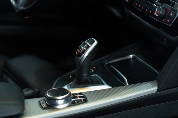 Foto 39 van fotogallerij BMW 320i Touring F31 M Sport LCI uit 2018