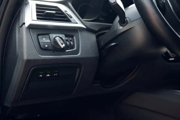 Foto 10 van fotogallerij BMW 318i Touring uit 2019