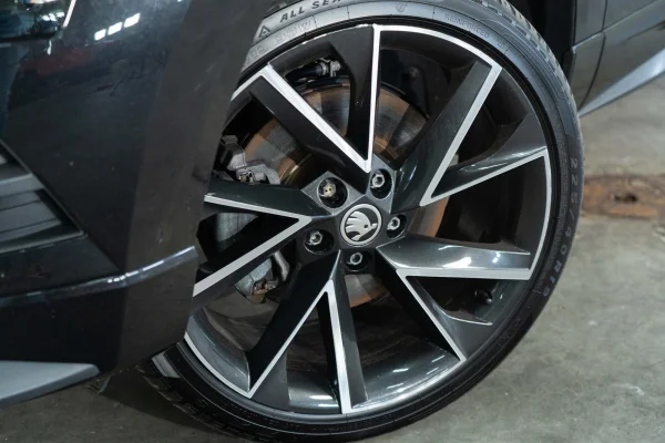 Foto 6 van fotogallerij Skoda Karoq 1.5 TSI Sportline uit 2021