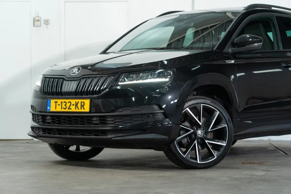 Foto 2 van fotogallerij Skoda Karoq 1.5 TSI Sportline uit 2021