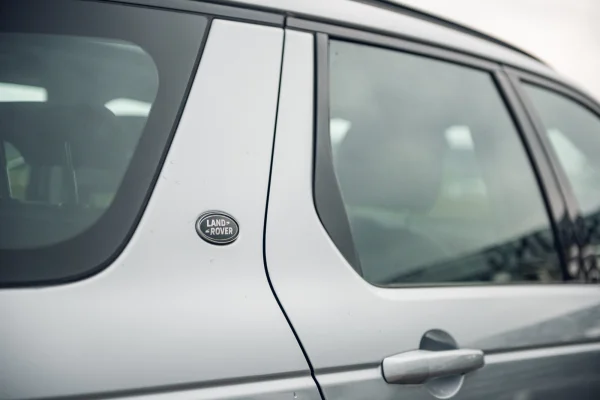 Foto 6 van fotogallerij Land Rover Discovery Sport 2.2 TD4 4WD uit 2015