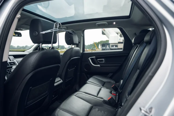 Foto 9 van fotogallerij Land Rover Discovery Sport 2.2 TD4 4WD uit 2015
