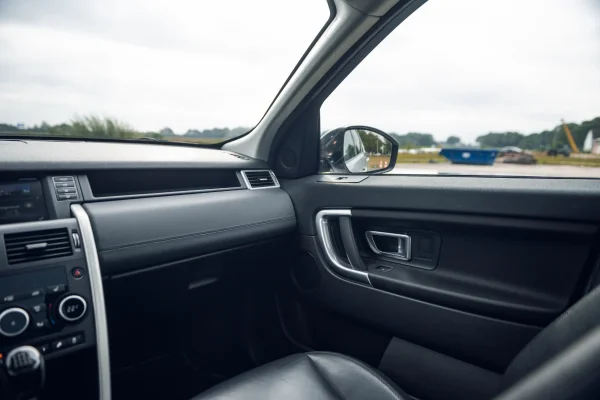 Foto 10 van fotogallerij Land Rover Discovery Sport 2.2 TD4 4WD uit 2015