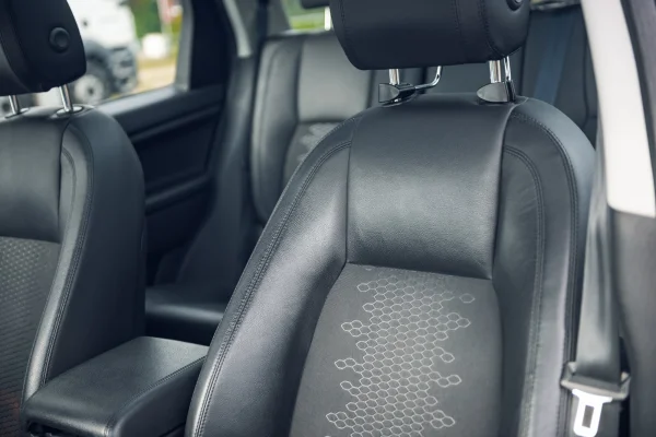 Foto 11 van fotogallerij Land Rover Discovery Sport 2.2 TD4 4WD uit 2015