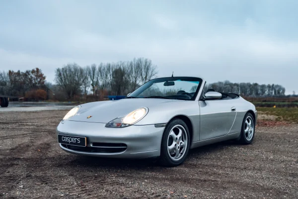 Foto 2 van fotogallerij Porsche 911 Cabrio uit 2000