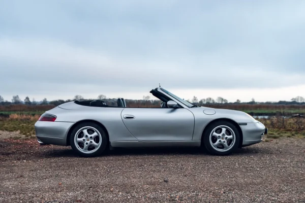 Foto 5 van fotogallerij Porsche 911 Cabrio uit 2000