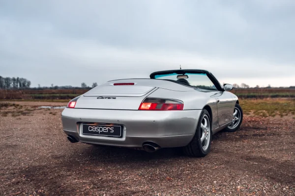 Foto 1 van fotogallerij Porsche 911 Cabrio uit 2000