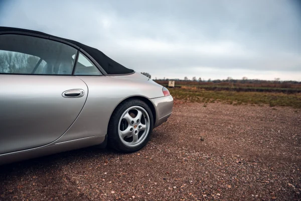 Foto 9 van fotogallerij Porsche 911 Cabrio uit 2000