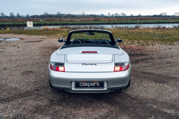Foto 4 van fotogallerij Porsche 911 Cabrio uit 2000