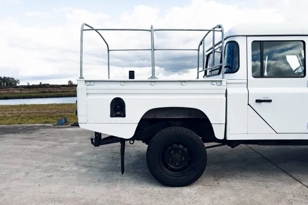 Foto 4 van fotogallerij Land Rover Defender 130 uit 2015
