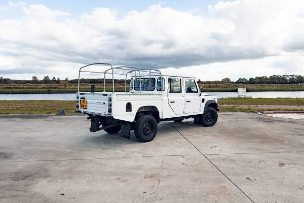 Foto 7 van fotogallerij Land Rover Defender 130 uit 2015