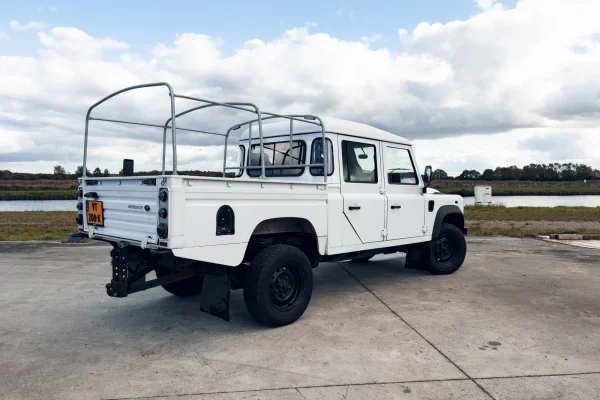 Foto 2 van fotogallerij Land Rover Defender 130 uit 2015