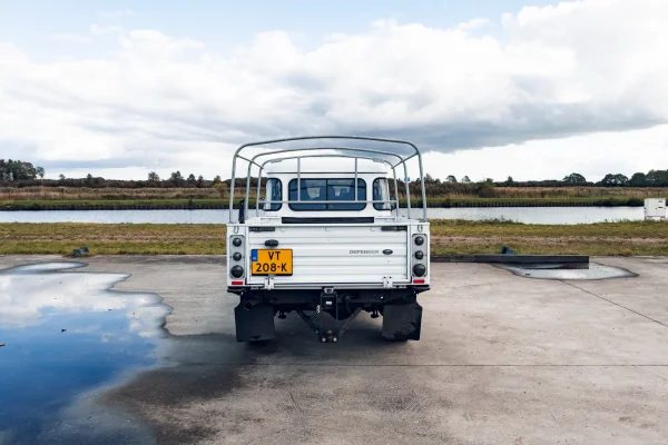 Foto 8 van fotogallerij Land Rover Defender 130 uit 2015