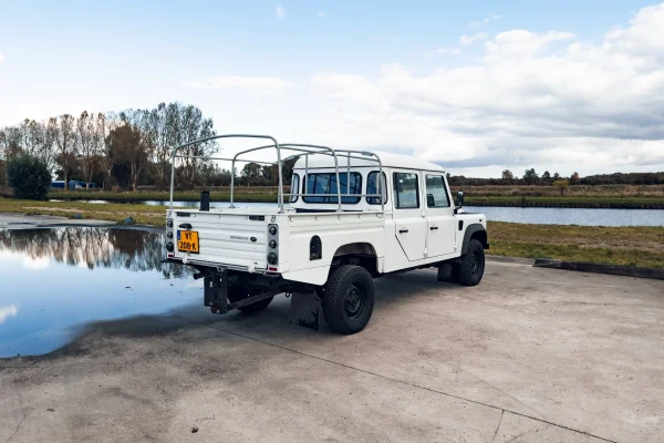 Foto 22 van fotogallerij Land Rover Defender 130 uit 2015