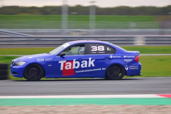 Foto 4 van fotogallerij BMW 330I E90 uit 2006