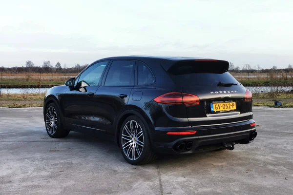 Foto 1 van fotogallerij Porsche Cayenne E-Hybrid uit 2015