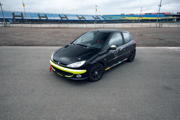 Foto 3 van fotogallerij Peugeot 206 GTi uit 2004