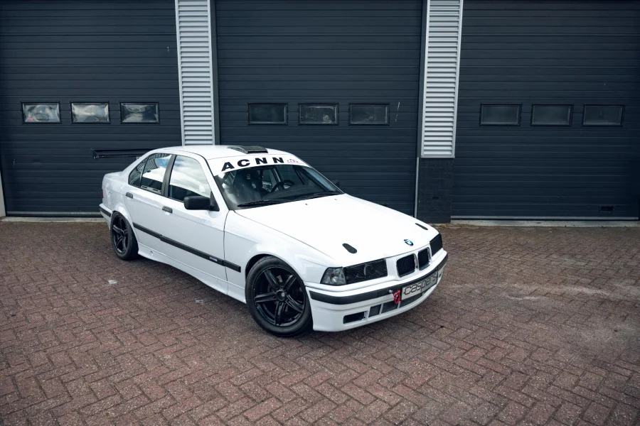 Foto 0 van fotogallerij BMW 325i E36 uit 1999
