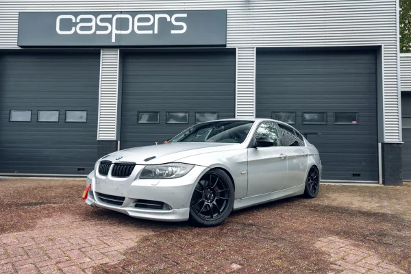 Foto 2 van fotogallerij BMW 330i E90 uit 2006