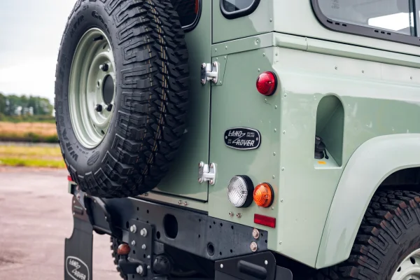 Foto 16 van fotogallerij Land Rover Defender 90 uit 2016