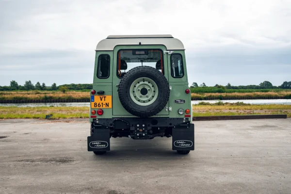 Foto 7 van fotogallerij Land Rover Defender 90 uit 2016