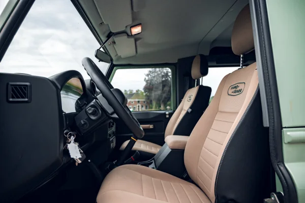 Foto 17 van fotogallerij Land Rover Defender 90 uit 2016