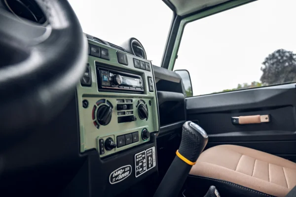 Foto 21 van fotogallerij Land Rover Defender 90 uit 2016
