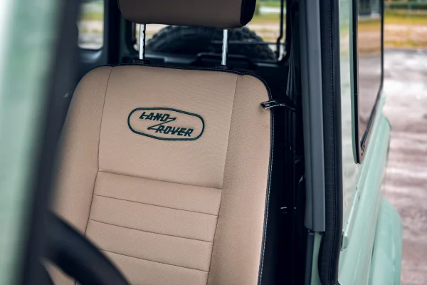 Foto 18 van fotogallerij Land Rover Defender 90 uit 2016