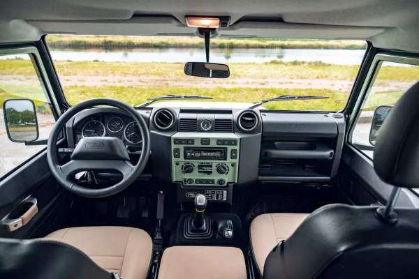 Foto 25 van fotogallerij Land Rover Defender 90 uit 2016