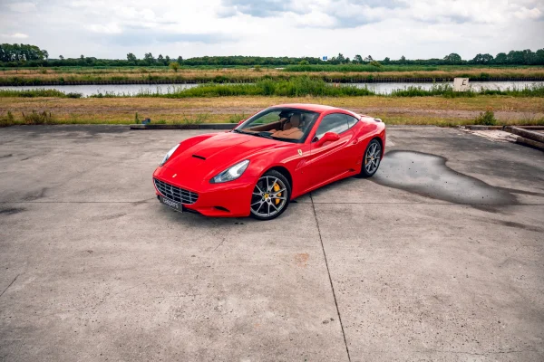 Foto 13 van fotogallerij Ferrari California uit 2010